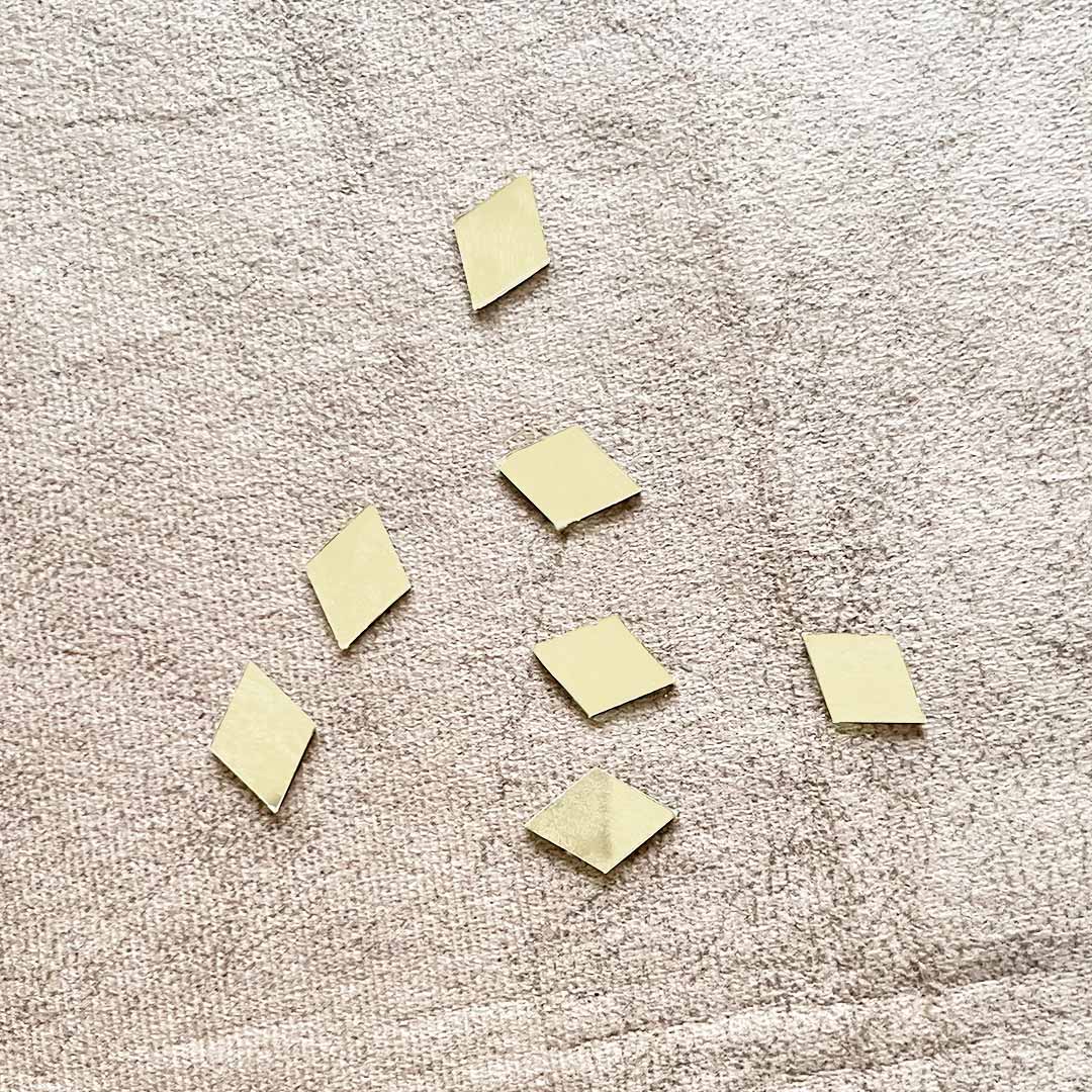 Golden Color Diamond Shape Mirror Pack Of 50 Gram -Design 4