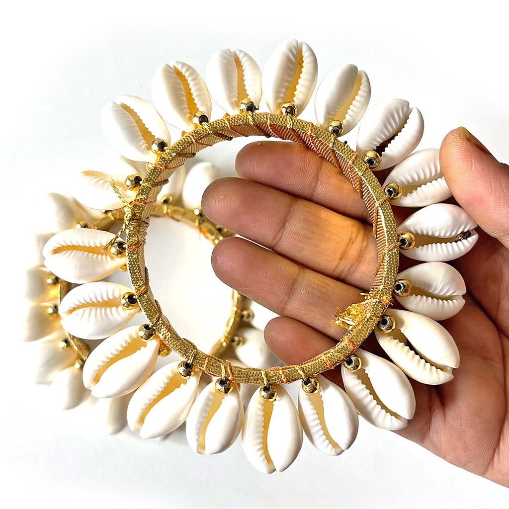 Buy Satvik 1 Pc Jai Guruji Swaroop Bracelet White Kaudi / Kodi Shells Stone  Golden Beads Handmade Bracelet Jai Chhatarpur Guruji Blessing Shukrana Jai  Guru Ji Maharaj Photo Positive Vibes Wrist Band